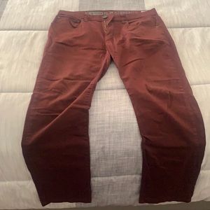 Men’s Slim Straight Burgundy Jeans
